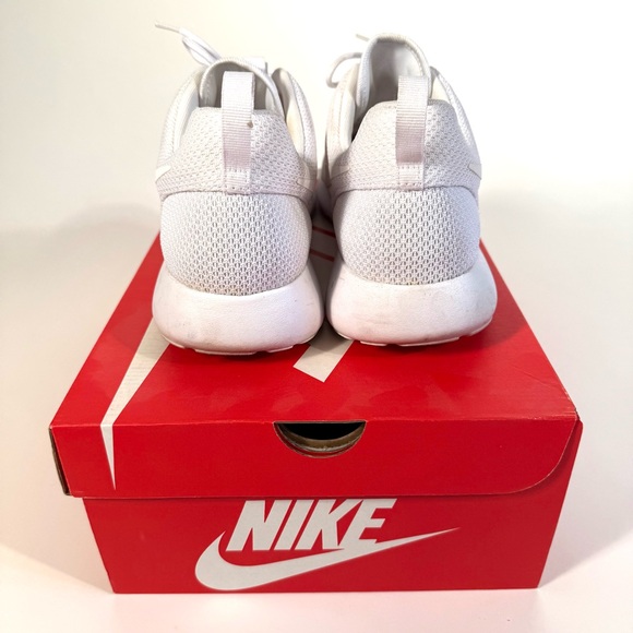Nike Classic Roshe One White Mesh Minimalist Lifestyle Casual Sneakers - Picture 3 of 14